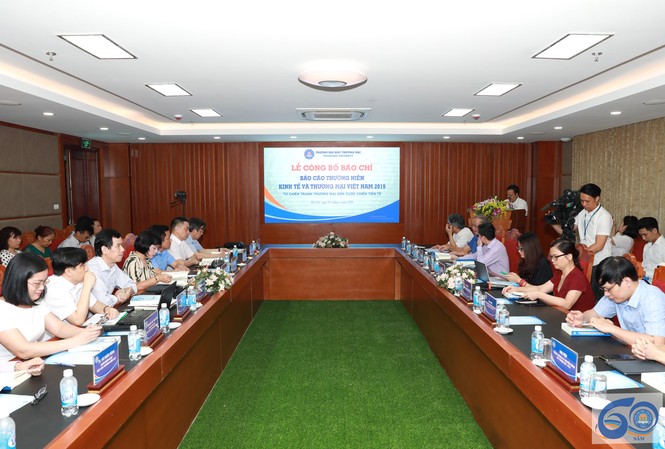 ĐH Thương mại công bố báo cáo thường niên: Kịch bản nào cho tăng trưởng kinh tế Việt Nam? ĐH Thương mại công bố báo cáo thường niên: Kịch bản nào cho tăng trưởng kinh tế Việt Nam?