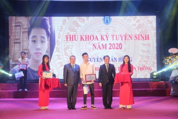 Đại học Mở Hà Nội khai giảng trực tuyến ở điểm cầu quốc tế và trong nước Đại học Mở Hà Nội khai giảng trực tuyến ở điểm cầu quốc tế và trong nước
