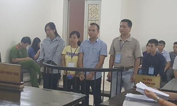 Ly kỳ hai vợ chồng vu khống đẩy cháu họ vào tù Các bị cáo trong vụ án.