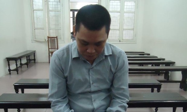 Công nhân mang sừng tê, ngà voi từ châu Phi về Việt Nam Vũ Thanh Hưng tại phiên tòa.