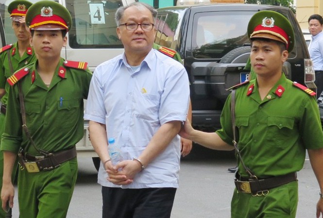 Vợ Phạm Công Danh 'xin lại' đất tại sân vận động Chi Lăng Bị cáo Phạm Công Danh tại tòa án Hà Nội.