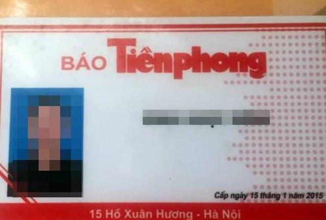 Cảnh báo tình trạng giả mạo cán bộ, phóng viên báo Tiền Phong Chiếc thẻ giả được tài xế xuất trình ngày 5/11 tại Hà Nội.