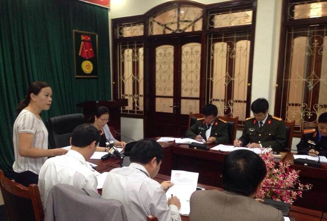 Vì sao Giám đốc Sở TN&MT cùng hàng loạt cán bộ ở Sơn La 'nhúng chàm'? Ban Tuyên giáo tỉnh Sơn La chủ trì họp báo.