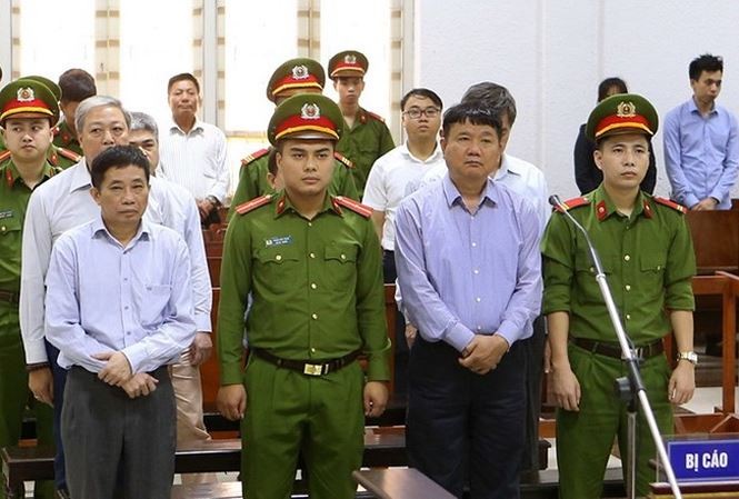 Vụ án ông Đinh La Thăng: Nguyên kế toán trưởng PVN xin giảm án Ông Đinh La Thăng và các đồng phạm tại tòa.