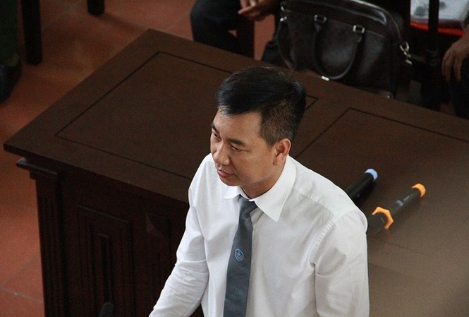 'Cần xử lý giám đốc bệnh viện, tuyên bác sĩ Lương vô tội' Luật sư Nguyễn Danh Huế tại tòa.