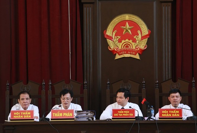 Thiên Sơn từ chối bồi thường 8 người tử vong khi chạy thận Hội đồng xét xử phiên tòa.