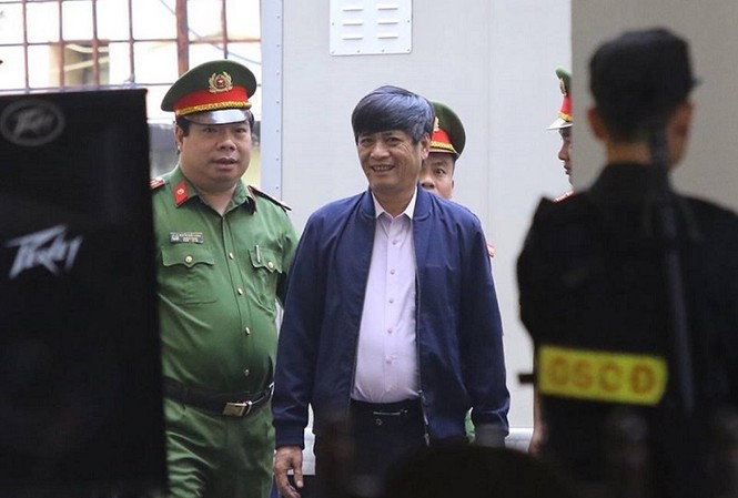 Cựu tướng Nguyễn Thanh Hóa nói nhận tiền tiêu tết là 'mỡ nó rán nó' Bị cáo Nguyễn Thanh Hóa thừa nhận C50 nhận tiền ủng hộ của doanh nghiệp.
