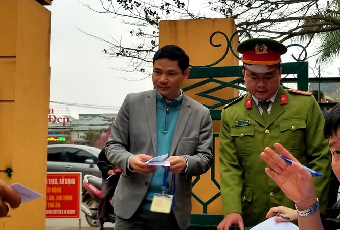 Chú ruột Hoàng Công Lương: Không thể xét nghiệm nước tiêu chuẩn Mỹ Ông Hoàng Công Tình - chú ruột bị cáo Hoàng Công Lương.