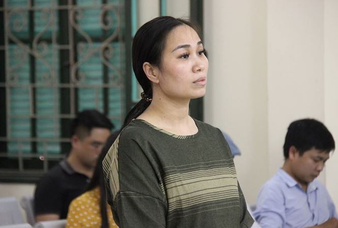 Bắt giam người phụ nữ ném ma túy vào ô tô khiến người tình đi tù Bà Nguyễn Thị Vân tại tòa án quận Nam Từ Liêm.