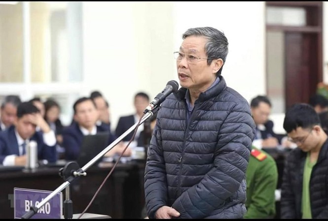 Ông Nguyễn Bắc Son hứa sớm trả lại 3 triệu USD nhận hối lộ Bị cáo Nguyễn Bắc Son tại tòa.