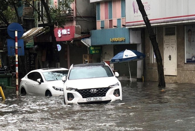Miền Bắc có thể tái diễn mưa lớn, mưa đá từ chiều tối mai Thủ đô Hà Nội đón mưa rào và dông từ chiều tối mai, do gió mùa đông bắc tràn về.