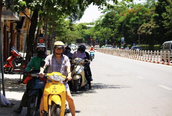Mùa hè năm nay đến sớm và gay gắt hơn nhiều năm Mùa hè năm nay được dự báo nắng nóng hơn trung bình nhiều năm.