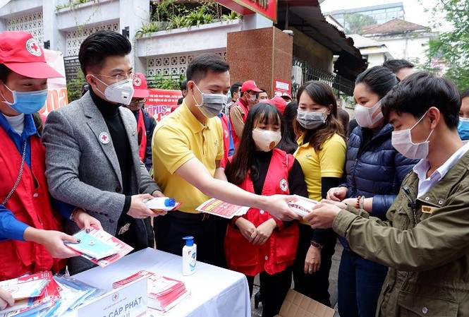 Miễn phí chuyển phát hàng cứu trợ đồng bào miền Trung Hàng cứu trợ cho đồng bào miền Trung sẽ được Bưu điện Việt Nam vận chuyển miễn phí.