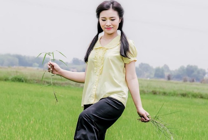 Á khôi Duyên dáng Áo dài ra mắt MV về mẹ Á khôi Duyên dáng Áo dài ra mắt MV về mẹ