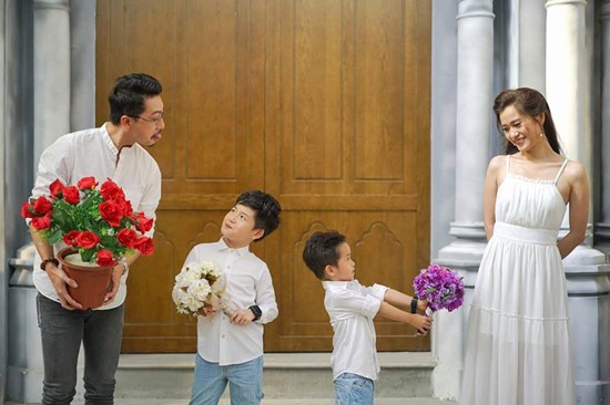 Chồng viết tâm thư đậm chất ngôn tình cho Lâm Vỹ Dạ khiến người đọc 'tan chảy' Chồng viết tâm thư đậm chất ngôn tình cho Lâm Vỹ Dạ khiến người đọc 'tan chảy'