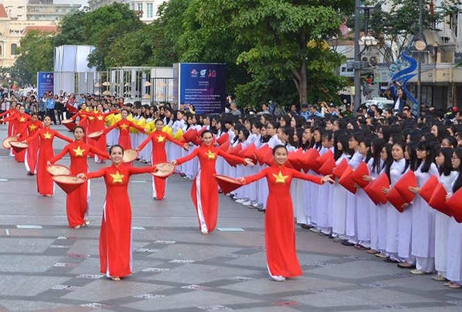 Lễ hội Áo dài TPHCM sẽ được dời sang tháng 4 Lễ hội Áo dài TPHCM sẽ được dời sang tháng 4