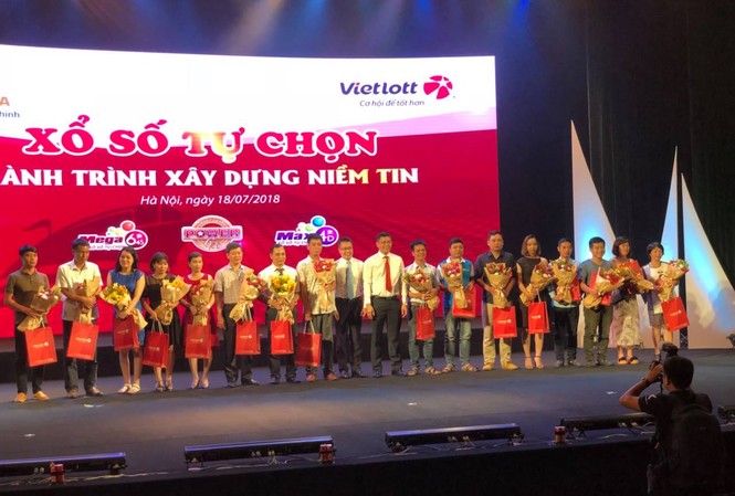Vietlott nộp ngân sách hơn 2.200 tỷ đồng Lãnh đạo Cty Xổ số điện toán Vietlott và đối Berjaya tri ân các đối tác, đại lý bán hàng xuất sắc 2 năm qua