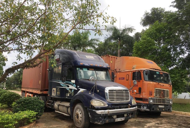 Rút ruột hơn 1.000 điều hòa, tủ lạnh, một doanh nghiệp bị khởi tố Hai container rỗng vừa được Cục Hải quan Bình Phước bàn giao cho Công an Bình Phước tiếp tục điều tra, xử lý. Ảnh: Tuấn Nguyễn