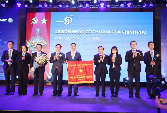 Bảo Việt phát hành thành công hơn 41 triệu cổ phần cho Sumitomo Life Bảo Việt nhận cờ thi đua của Chính phủ