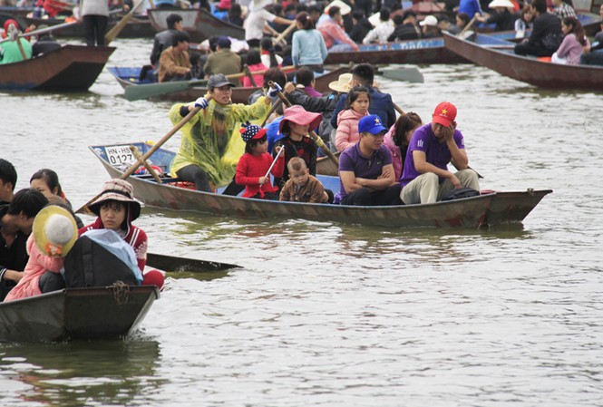 Vãn cảnh chùa Hương, nhiều đò không trang bị phao, áo cứu sinh Vãn cảnh chùa Hương, nhiều đò không trang bị phao, áo cứu sinh