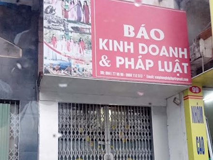 Thu hồi thẻ nhà báo Trưởng văn phòng đại diện báo Kinh doanh và Pháp luật Văn phòng đại diện báo Kinh doanh và Pháp luật tại Hải Phòng đã bị niêm phong sau cuộc khám xét khẩn cấp.