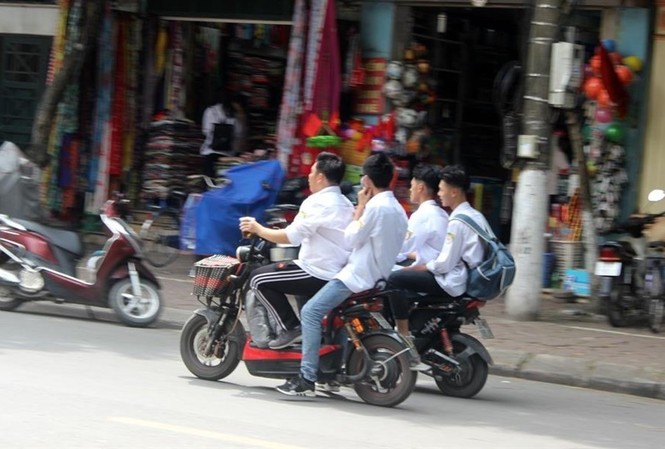 Hà Nội tiếp tục xem xét cấm xe máy điện như xe máy Xem xét, nghiên cứu cấm xe đạp, xe máy điện như xe máy
