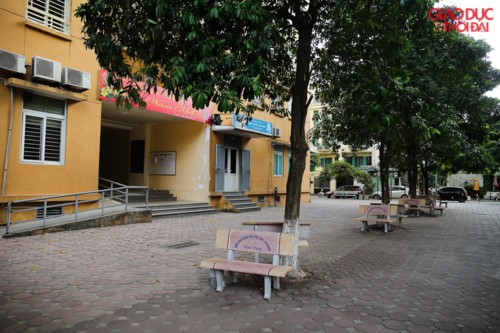 Sau vụ cháy, chung cư gần Công ty Rạng Đông như... 'nhà hoang' Cho dù vào khoảng thời gian 16-17h, nhưng phía dưới sân chung cư 54 Hạ Đình không một bóng người - Ảnh: GD&TĐ