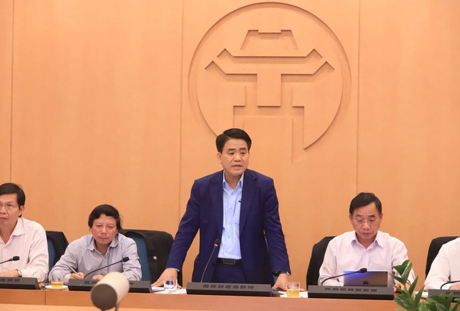 Chủ tịch Hà Nội: Đến từng nhà, rà từng hộ người nước ngoài để chống Covid-19 Chủ tịch UBND thành phố Hà Nội Nguyễn Đức Chung kết luận cuộc họp