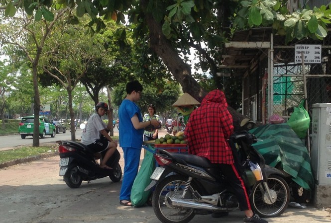Sài Gòn nắng nóng, bán nước giải nhiệt kiếm bộn tiền hàng ngày Nắng nóng, các loại nước giải nhiệt đắt hàng