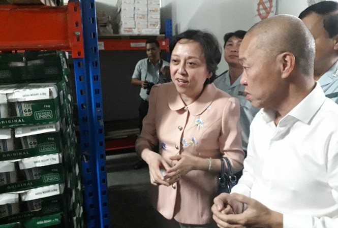 TPHCM kiểm soát gắt gao thịt đông lạnh Bà Phạm Khánh Phong Lan kiểm tra kho lạnh của công ty Tốt Lành