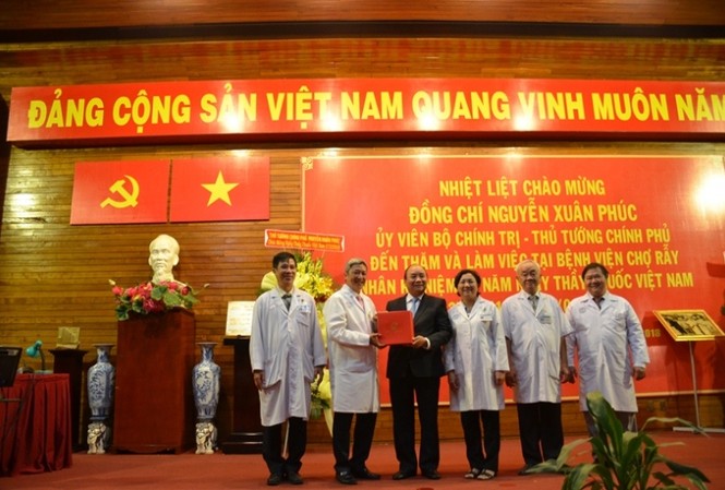 Thủ tướng mong muốn cán bộ y tế xem người bệnh như ruột thịt Thủ tướng mong muốn cán bộ y tế xem người bệnh như ruột thịt