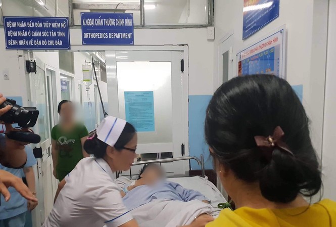 Vụ ‘xe điên’ BMW gây tai nạn liên hoàn: Một nạn nhân đang nguy kịch Vụ ‘xe điên’ BMW gây tai nạn liên hoàn: Một nạn nhân đang nguy kịch