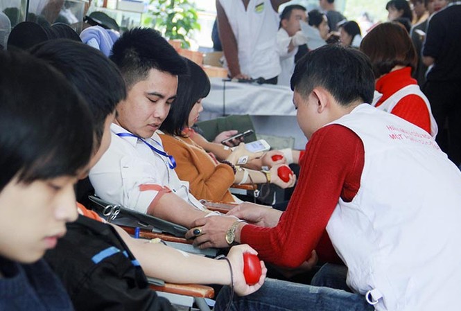 8.000 người được giúp đỡ trong ngày FPT Vì cộng đồng 8.000 người được giúp đỡ trong ngày FPT Vì cộng đồng