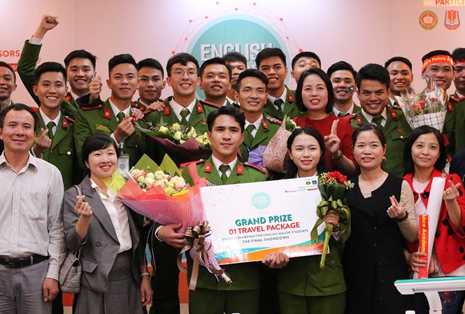 Học viện Cảnh sát giành ngôi quán quân Olympic tiếng Anh E4US 2018 Đội thi Học viện Cảnh sát nhân dân đã đoạt giải Quán quân (đặc biệt). Giải Nhất thuộc về Trường Đại học Ngoại Ngữ - Đại học Đà Nẵng