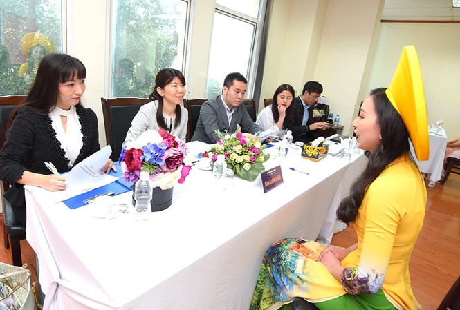 Giám khảo đánh giá cao thí sinh Đại sứ Thiện chí Hoa Anh Đào Giám khảo đánh giá cao thí sinh Đại sứ Thiện chí Hoa Anh Đào