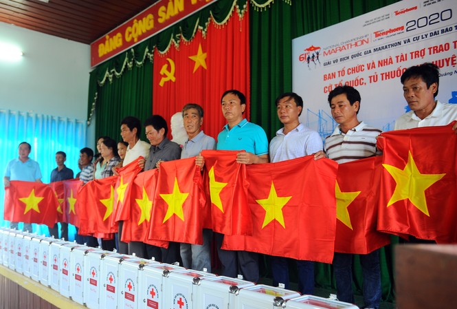 Tiếp sức ngư dân Lý Sơn vươn khơi bám biển, bảo vệ chủ quyền Tiếp sức ngư dân Lý Sơn vươn khơi bám biển, bảo vệ chủ quyền