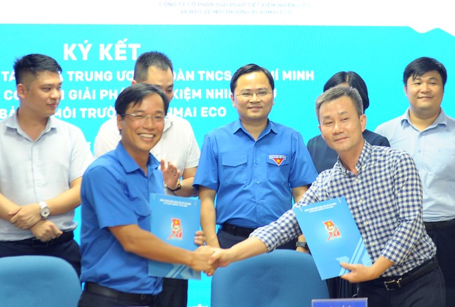 T.Ư Đoàn ký kết thúc đẩy hoạt động bảo vệ môi trường T.Ư Đoàn ký kết thúc đẩy hoạt động bảo vệ môi trường