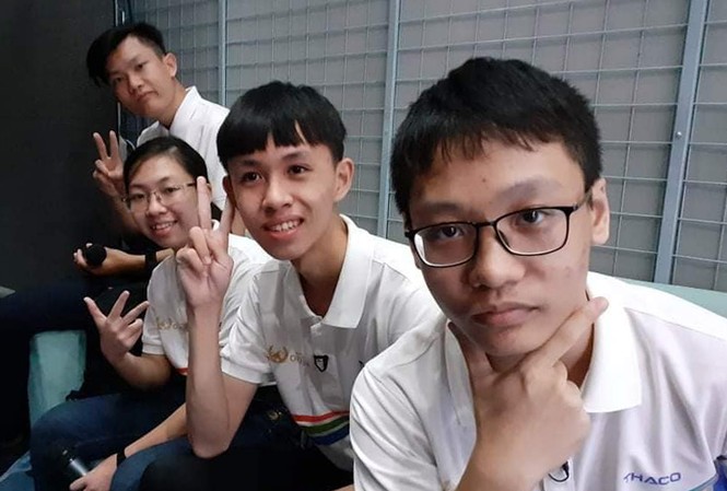 'Lối rẽ' chung kết năm Đường lên đỉnh Olympia năm thứ 20 Bốn thí sinh tranh tài trong chung kết Olympia 20. Ảnh: FBCT