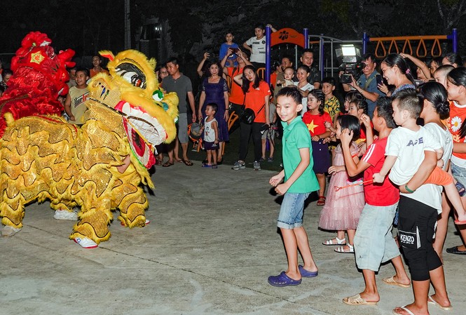 3.000 suất quà tặng thiếu nhi 'Vui hội đêm trăng' 3.000 suất quà tặng thiếu nhi 'Vui hội đêm trăng'