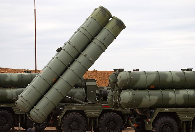 Trung Quốc sắp nhận trung đoàn S-400 Triumf thứ hai từ Nga Một khẩu đội S-400 có 4 xe phóng, mỗi xe có 4 ống phóng