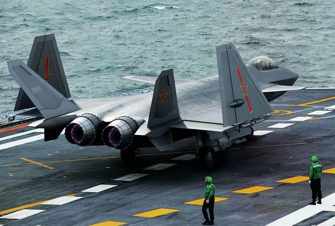 Trung Quốc đã 'chốt' đưa tiêm kích J-20 lên tàu sân bay mới? J-20 trên boong tàu sân bay