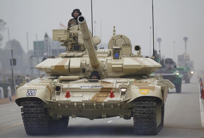 Cuộc đấu xe tăng T-90 và Type 15 trên dãy Himalaya Ấn Độ đã triển khai các xe tăng T-90 do Nga sản xuất để đối đầu với các lực lượng Trung Quốc