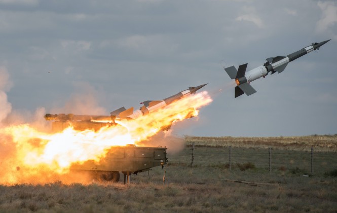 Vì sao Ukraine đưa hệ thống tên lửa 'SAM-2 rút gọn' đã loại biên trở lại biên chế? S-125 gia nhập Lực lượng Phòng không Liên Xô vào năm 1961 và được thiết kế như một phiên bản bổ sung rút gọn cho hệ thống S-75 Dvina (SAM-2) nổi tiếng