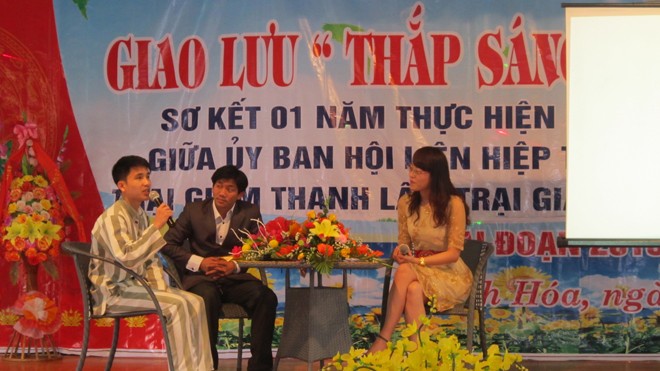 Thắp sáng ước mơ hoàn lương Một số hoạt động tại buổi giao lưu. Ảnh: Hoàng Lam