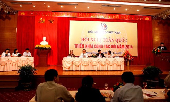 Hội Nhà báo thảo luận về báo lá cải Hội Nhà báo thảo luận về báo lá cải