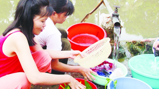 Giật mình với nước máy không đạt chuẩn Đừng nghĩ nước máy Thủ đô là đạt chuẩn. Ảnh: Hồng Vĩnh