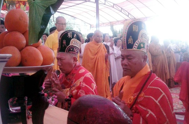 Đại lễ cầu siêu trên đảo Lý Sơn Cảnh chuẩn bị cho đại lễ cầu siêu. ảnh: Anh Thư
