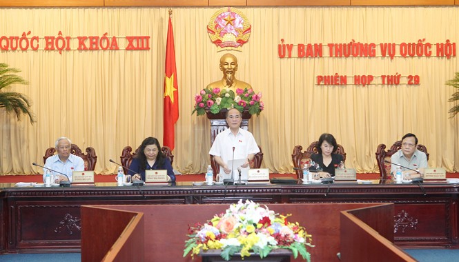 Chủ tịch Quốc hội: Phải cắt hết giấy tờ gây phiền hà cho dân Chủ tịch Quốc hội Nguyễn Sinh Hùng cho rằng những giấy tờ gây phiền hà cho dân cần phải cắt bỏ hết. Ảnh: Nhan Sáng