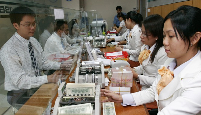Tín dụng ngoại tệ: Tăng mạnh “kèm” rủi ro? Tín dụng ngoại tệ tranh thủ tăng mạnh. Ảnh: Như Ý