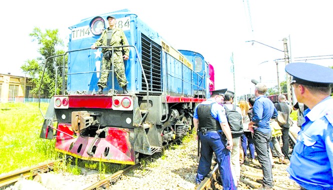 Anh, Thụy Điển có thể cấm vận vũ khí Nga sau vụ MH17 Đoàn tàu chở thi thể các nạn nhân. Ảnh: Itar-Tass